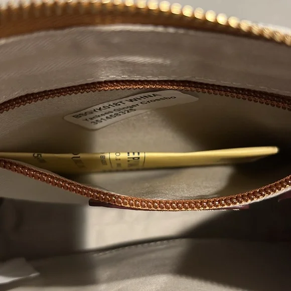 Dooney & Bourke New York Yankees Crossbody Bag - Picture 8 of 16